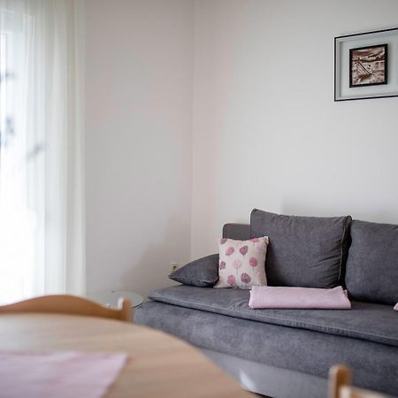 Apartments By The Sea Supetarska Draga - Donja, Rab - 11769 Bilik gambar