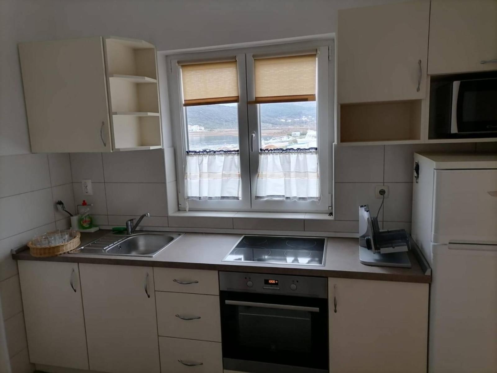 Apartments By The Sea Supetarska Draga - Donja, Rab - 11769 Bilik gambar