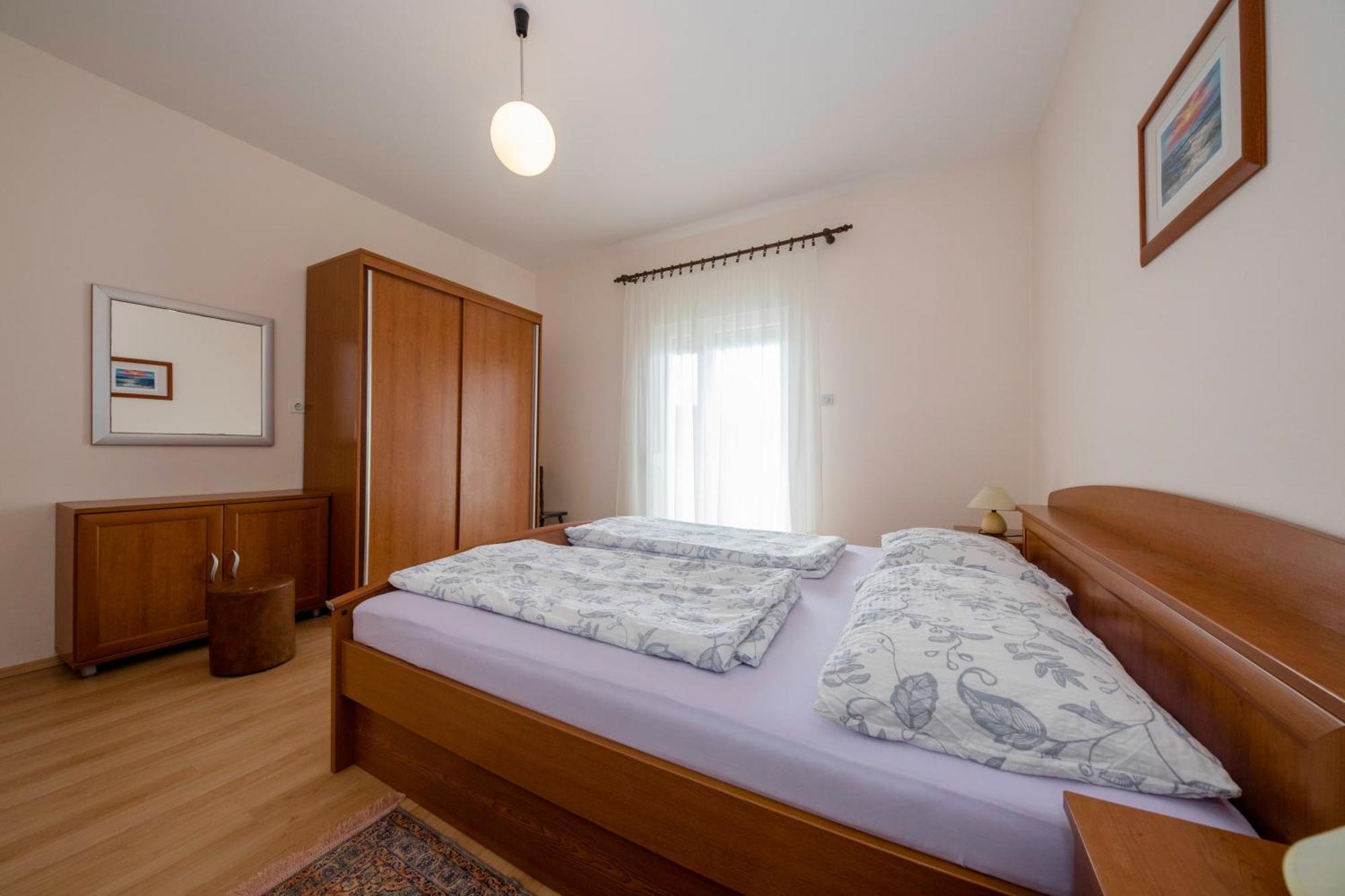 Apartments By The Sea Supetarska Draga - Donja, Rab - 11769 Bilik gambar