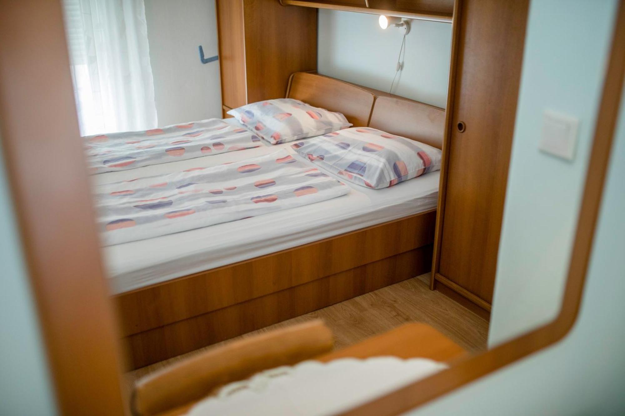 Apartments By The Sea Supetarska Draga - Donja, Rab - 11769 Bilik gambar
