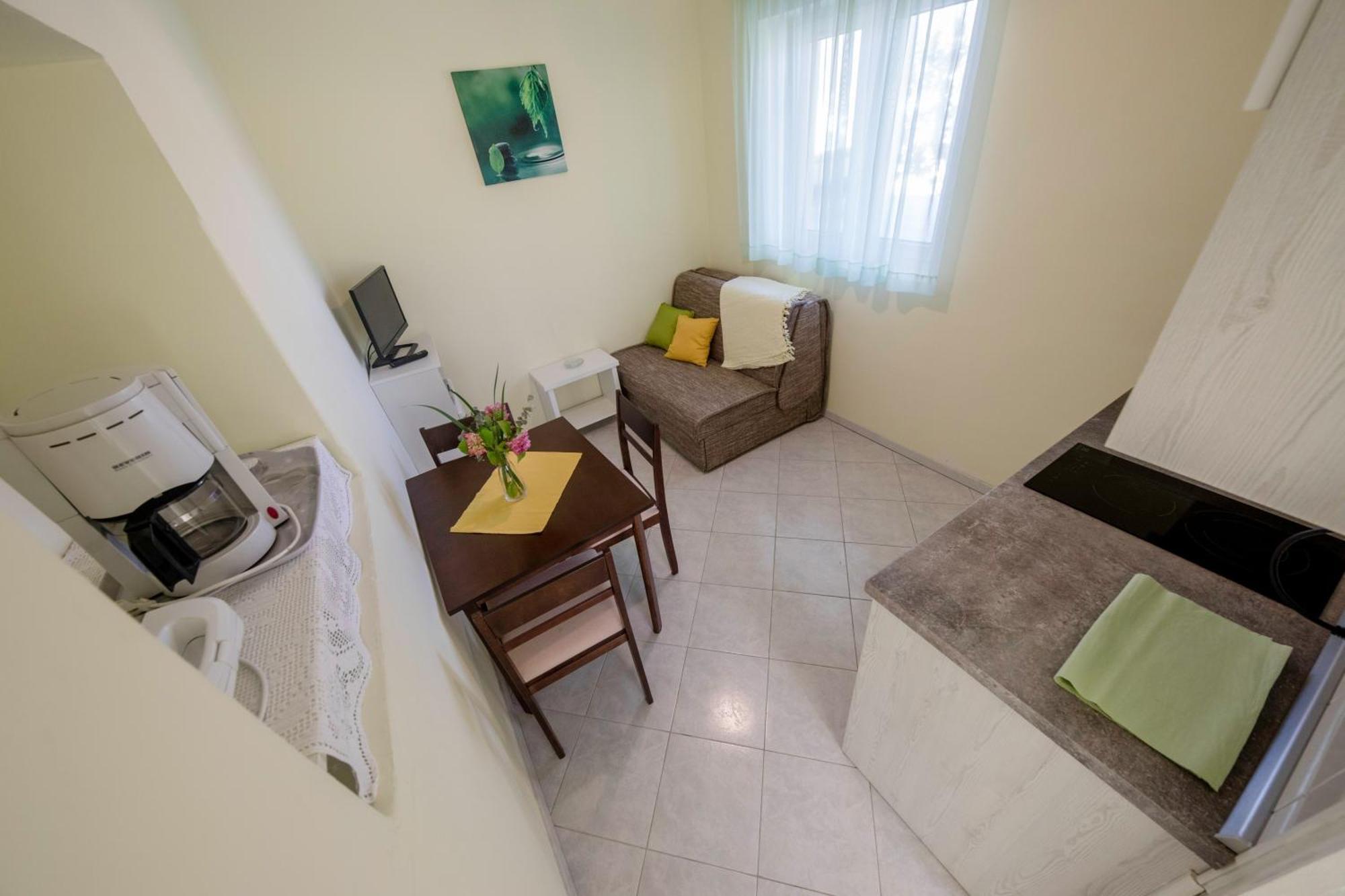 Apartments By The Sea Supetarska Draga - Donja, Rab - 11769 Bilik gambar